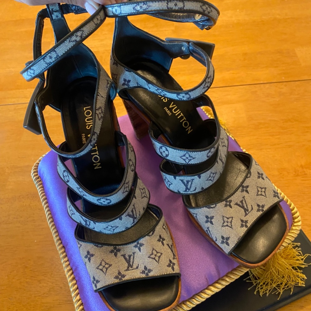 Louis Vuitton women's shoes - Picture 6 of 9
